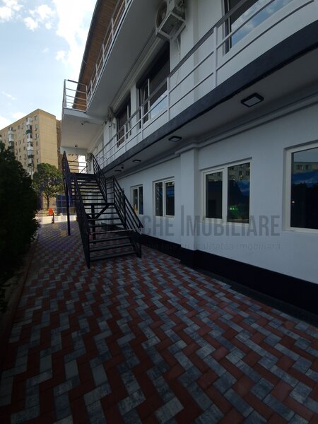 Spatiu comercial renovat si amenajat pentru a fi folosit ca o clinica medicala