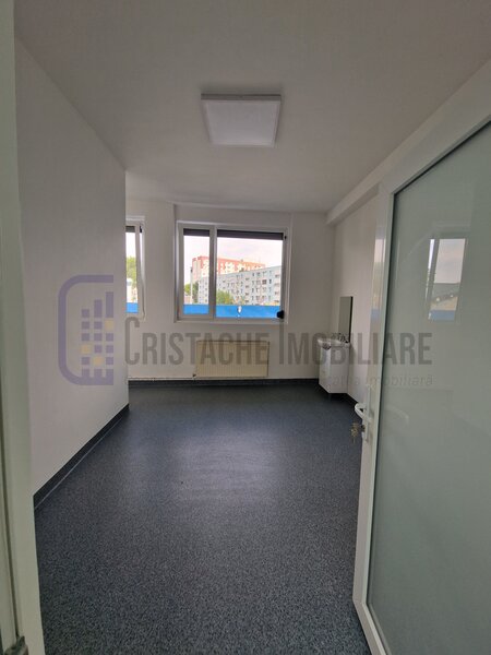 Spatiu comercial renovat si amenajat pentru a fi folosit ca o clinica medicala