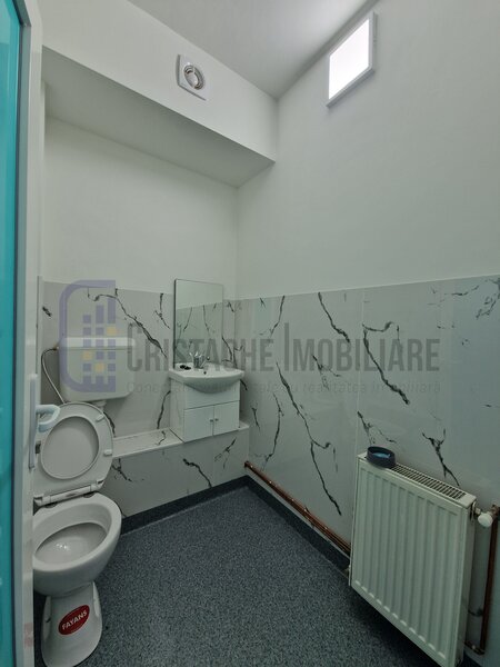 Spatiu comercial renovat si amenajat pentru a fi folosit ca o clinica medicala