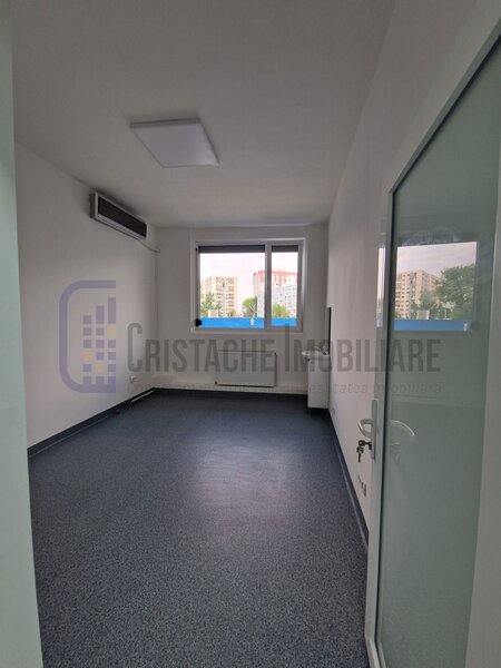 Spatiu comercial renovat si amenajat pentru a fi folosit ca o clinica medicala