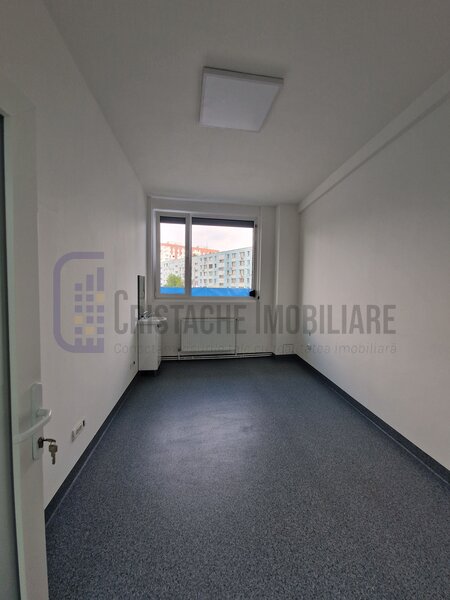 Spatiu comercial renovat si amenajat pentru a fi folosit ca o clinica medicala
