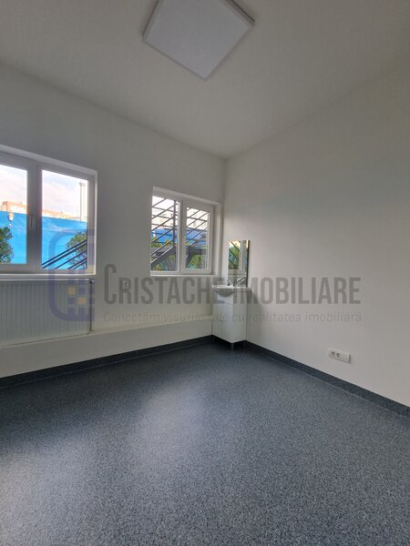 Spatiu comercial renovat si amenajat pentru a fi folosit ca o clinica medicala